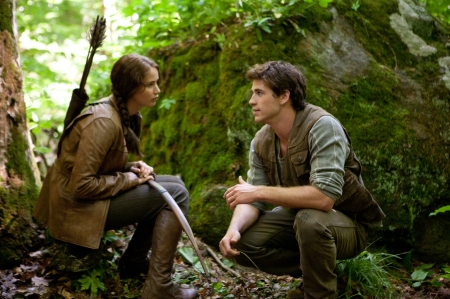 Myös Gale (Liam Hemsworth) haluaisi pitää Katnissista huolta