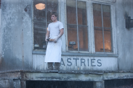 Josh Hutchersonin leipoja-Peeta tietää, milloin Katnissin on nälkä