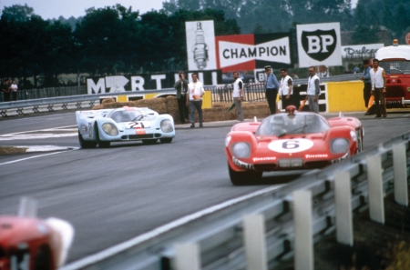 Jos Le Mans on elokuvan miljöö, niin pääosassa ovat Ferrarit ja Porschet vuosimallia 1970